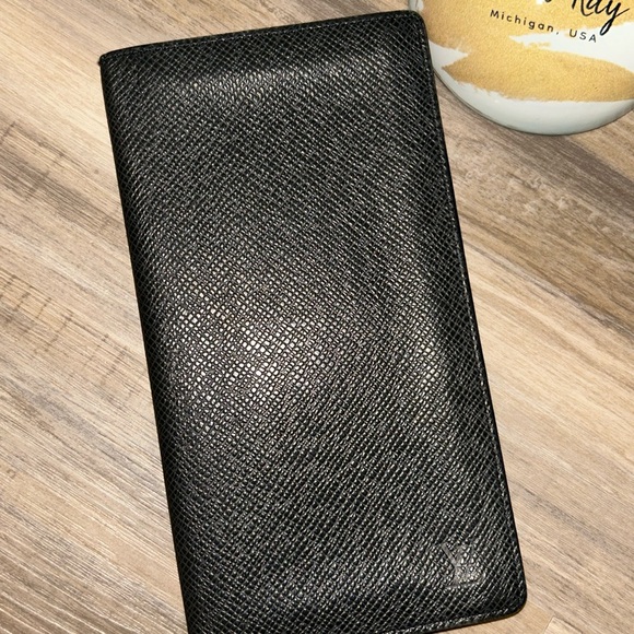 Louis Vuitton Black Taiga Long Wallet - Picture 5 of 14